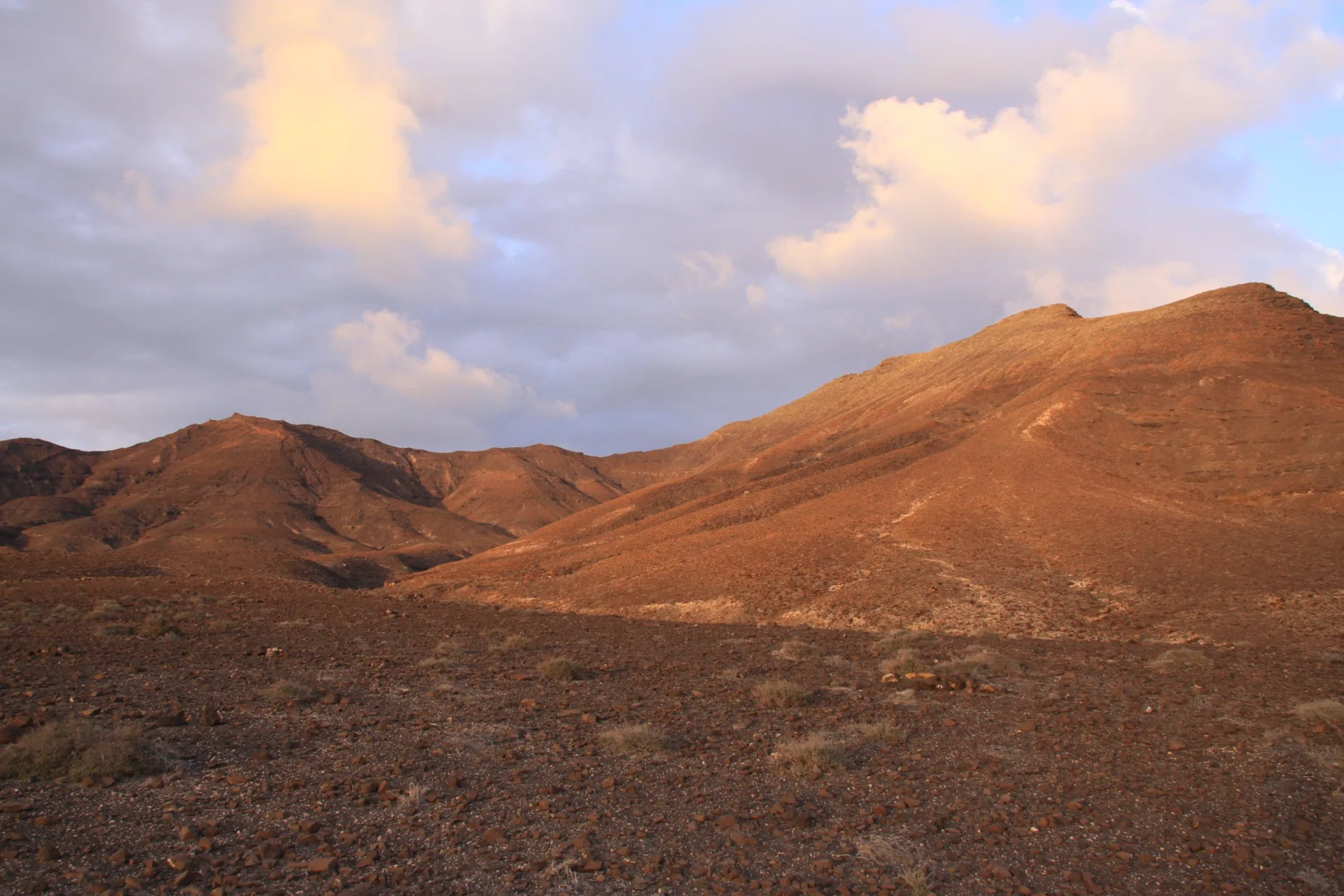 Long ridge of the Jandía peninsula with the Atlantic and Sotavento sandbar visible below